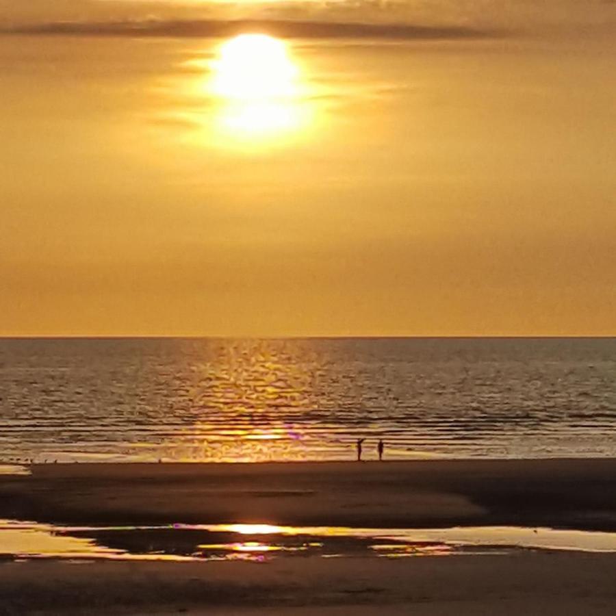 Les Obiones, Vue Laterale Mer, Fort Mahon Plage, Magnifique Studio Cabine 4P, Avec Balcon , Parking Prive Gratuit, Wifi, Classe 2 Etoiles, Exposition Plein Sud En Baie De Somme Dış mekan fotoğraf