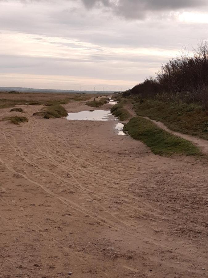 Les Obiones, Vue Laterale Mer, Fort Mahon Plage, Magnifique Studio Cabine 4P, Avec Balcon , Parking Prive Gratuit, Wifi, Classe 2 Etoiles, Exposition Plein Sud En Baie De Somme Dış mekan fotoğraf
