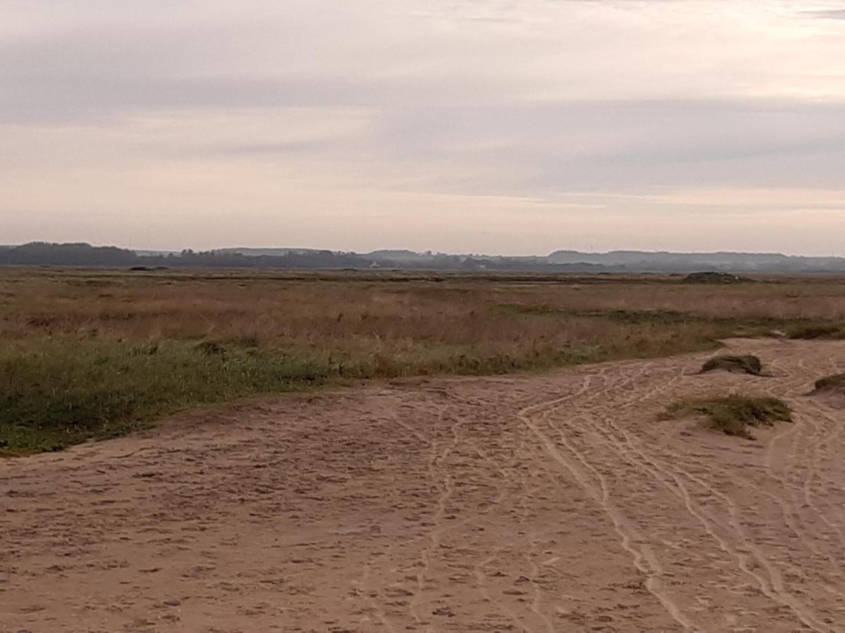 Les Obiones, Vue Laterale Mer, Fort Mahon Plage, Magnifique Studio Cabine 4P, Avec Balcon , Parking Prive Gratuit, Wifi, Classe 2 Etoiles, Exposition Plein Sud En Baie De Somme Dış mekan fotoğraf